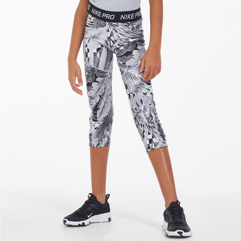 NIKE PRO leggings for big kids or petite adults. Barely worn!